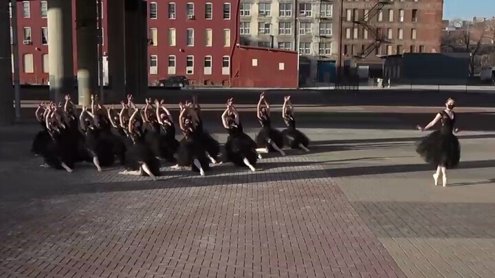 【防弹少年团】外网芭蕾舞者为庆祝黑天鹅一周年编了一支群舞