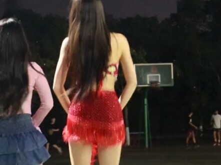 【西南石油大学】短靴热裤美女，操场大秀kpop