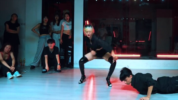 [CUBE Dance Studio] Lampu neon di malam yang gelap, memulai petualangan yang gelisah #BoBo&Nervous k
