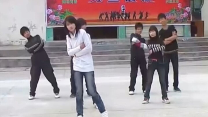 Middle school students' art performance, I finally understand why our parents disliked us back then