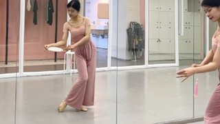 [Gai Gai] Điệu múa quạt tròn nhẹ nhàng, vui tươi "Người lái đò"