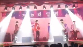 [Lý Hi Thành] Hồi cấp 3, tôi đã cùng bạn bè nhảy theo bài DNA của BTS (Lý chắc chắn là trung tâm!)