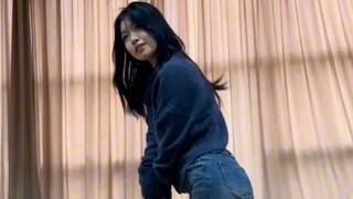 ห้องซ้อมกระโปรงสั้น - AOA