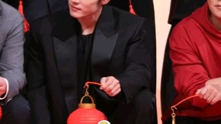 肖战提着灯笼喊你看射雕英雄传侠之大者啦