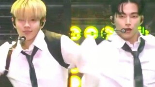 【RIIZE】Penampilan perdana grup pria baru SM di panggung akhir tahun TMA! Get A Guitar + Dance Break 