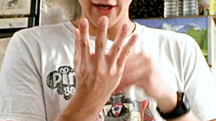 في عصرنا الحالي، هل تقبل أن تدخل في علاقة مع شخص لا يسمع؟