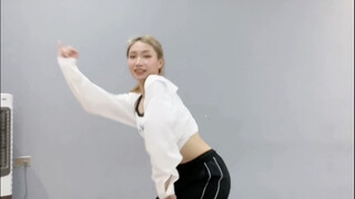 No-camera version of aespa's new song spicy (eat a little bit of robot