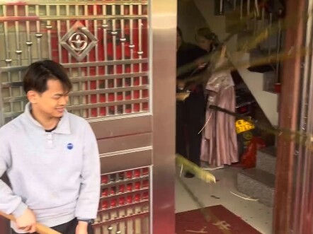 Bagaimana cara mengatasi situasi menjemput pengantin ini?