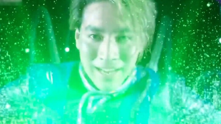 Dekai, tôi không giả vờ nữa, tôi là Ultraman Zero, và tôi đưa thẻ của mình ra.