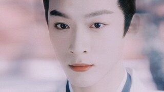 เขาเพียงแต่ยืนอยู่ตรงนั้นและมองดูเธอเดินเข้ามาในหัวใจของเขาทีละก้าว
