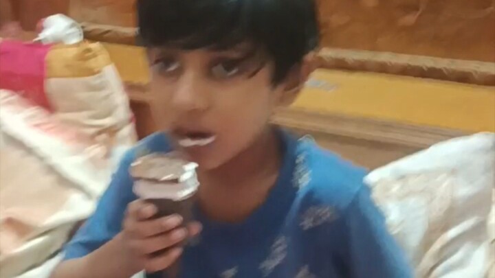 dhruv eat chocolate ice-cream