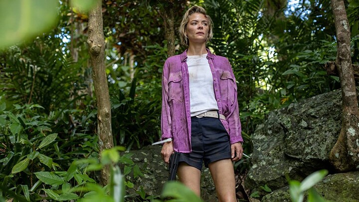 Wanita itu hanya melihat polisi menjual narkoba dan membunuh, tapi malah diburu tanpa henti! Film ho