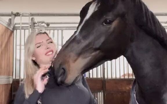 Eileen Gu Berkuda di Atas Es? XXⅧ