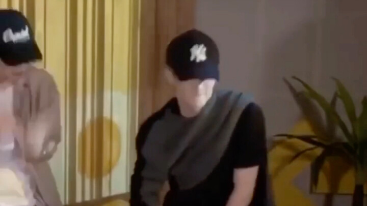 I have to go clubbing with Li Ma someday when I have free time. He’s a club veteran. I heard he’s st