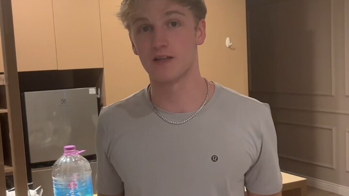 “Khi đứa bạn hay dùng ChatGPT của bạn bắt đầu nói chuyện giống như AI vậy”