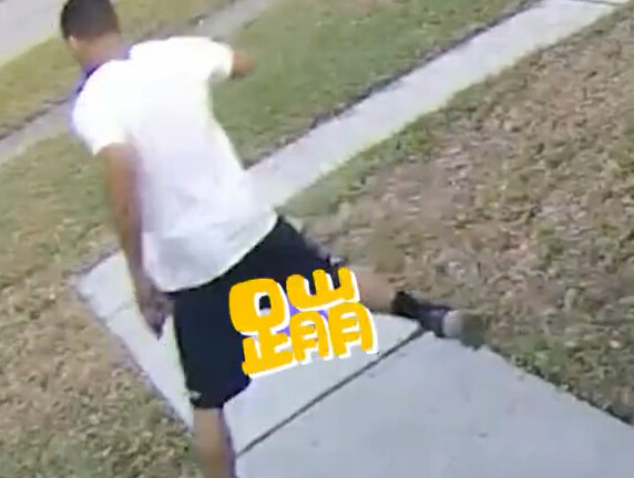 علامة تجارية غريبة تقابل شابًا جادًا