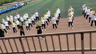 Lễ khai mạc Đại hội thể thao khối 7, lớp 1, trường Trung học cơ sở số 1 Lạc Dương (Hai chú hổ thích 
