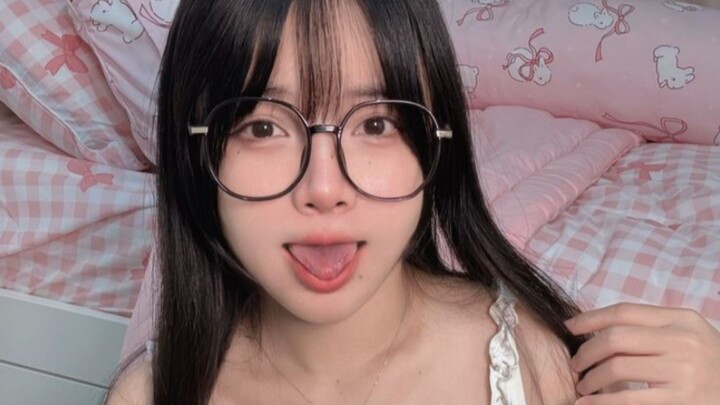 CEWEK CANTIK JOGET BESAR BANGET