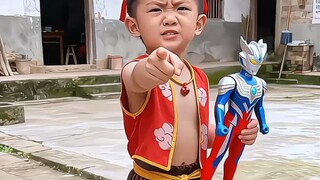 小哪吒看见赛罗不害怕。