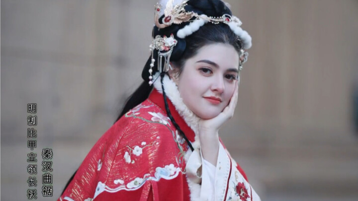 Let foreigners experience Hanfu—Ming-style Feiyu robes!