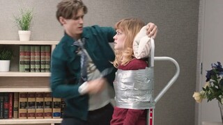 Seorang pria datang ke kantor untuk bekerja, tetapi ternyata semua rekannya telah berubah menjadi zo