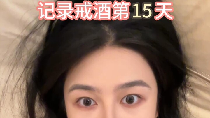 อยากจะคุกเข่าขอตัวเองอย่าดื่มอีก แต่กลับพบว่าแม้จะคุกเข่าก็ยังดื่มได้อีกเยอะเลย