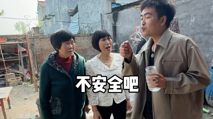 A loving family, hahaha!
