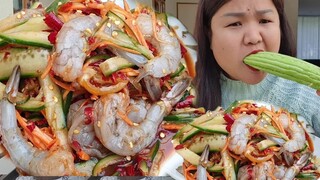 กินยำมะม่วงกุ้งสดเผ็ดเวอร์แกล้มมะระสดๆ Eat Spicy Salad &  Raw  Shrimps