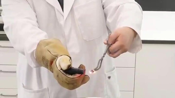 Vụ nổ Coulomb nhanh gấp 1 triệu lần phản ứng hóa học