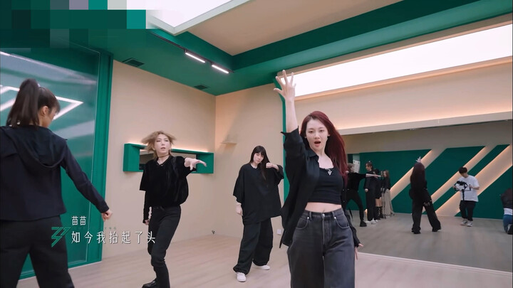 The training room is truly amazing! Eyes glued to Xin as she runs!~