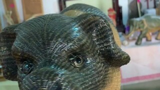 يقول الجيران إنك تنسج كل يوم أشياء عديمة الفائدة، والآن لم يعد أحد يحب هذه الحيل، فالشباب يحبون الأش