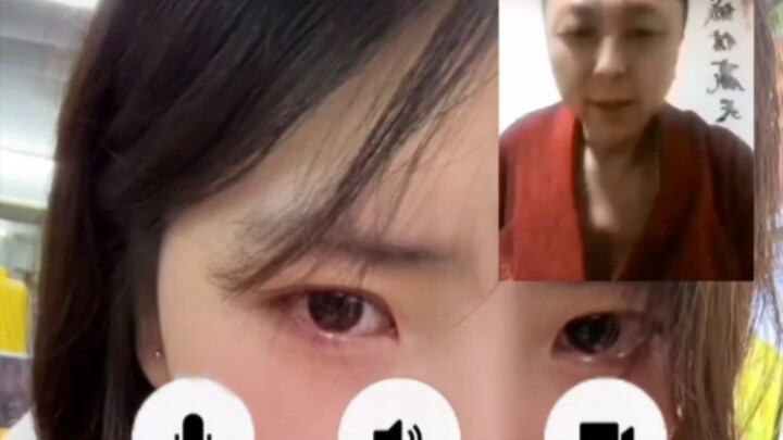 Anh Thần Ưng an ủi cô gái đang buồn bã