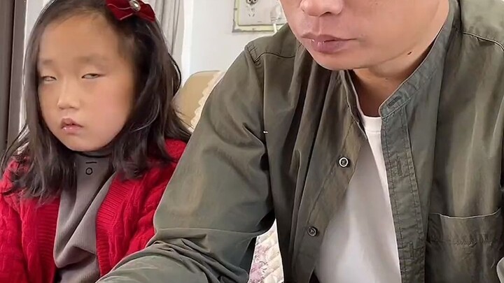 จากประสบการณ์เลี้ยงลูกมา 8 ปีของฉัน ลูกดูทีวีได้ แต่ห้ามนั่งบนโซฟา คุณเข้าใจแล้วใช่ไหม?