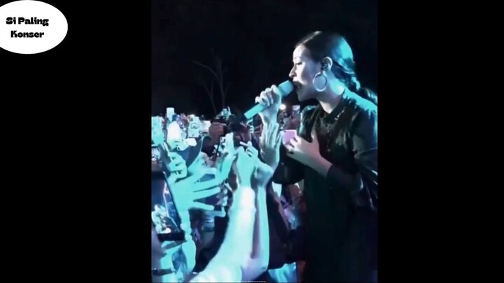 "Raisa - Mantan Terindah. "