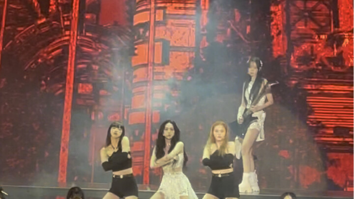 คอนเสิร์ตของ Grils เริ่มต้นได้ระเบิดสุดๆ เลย!!! วินเทอร์เล่นกีตาร์ออกมากวนใจจนตายเลย