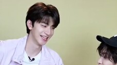 Huang Minghao và Shen Yue chơi trò hát nhép. Lời ban đầu của Lin Yi là: "Bạn có thích Tan không?" Xi