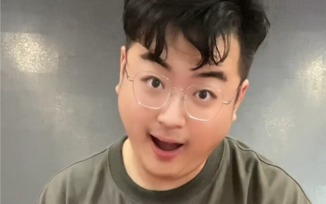 Bạn đang làm gì vậy? Triệu hồi quái thú à?