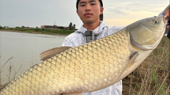 Tự lái xe 1800 km đi câu cá về quê