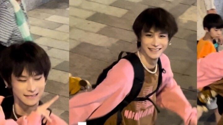 Hai, anak manis, apakah begini perasaan anak laki-laki saat melihat gadis manis?