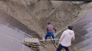 The cooperation between the crew members is very tacit!