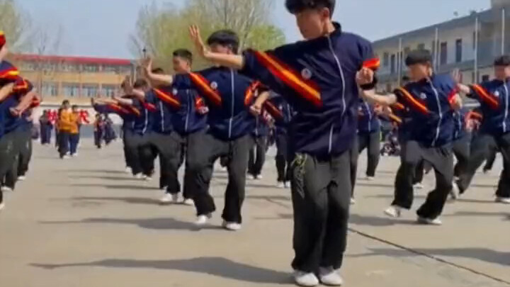 #Spectacular Scene: The Entire Class Performs Baguazhang Together! #ChineseKungFu