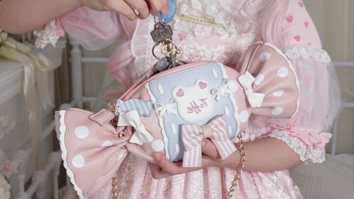 A brilliantly designed little bear candy bag! By Milk Tea Bear