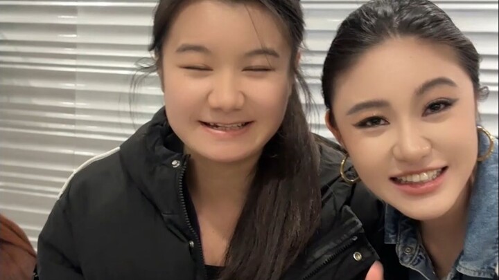 เมื่อพรีเซ็นเตอร์ขายของไลฟ์สดขายแอปริคอตอบแห้ง: รายได้ชั่วโมงละ 80 หยวน vs 300 หยวน