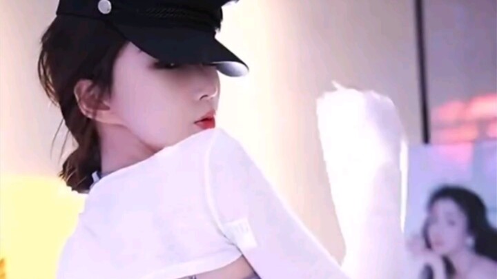 Celana jins ini agak ketat!