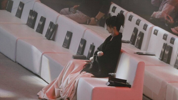 【Dương Tử | Nụ hôn khắp nơi | Tiên nữ tuyệt sắc】Váy dài đã đến, ánh trăng trắng vĩnh cửu trong tim.