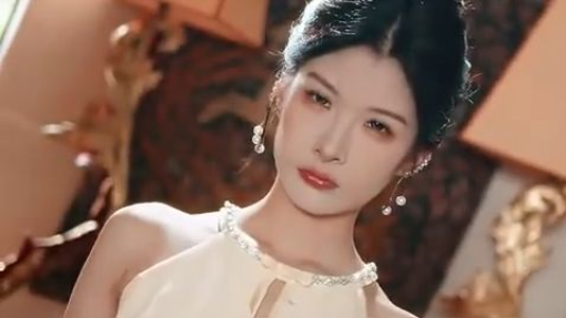 Untuk lepas dari mantan brengsek, gadis itu goda CEO kejam