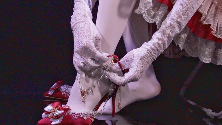 Post-95s Male Engineer in Shanghai Builds Shoes from Scratch