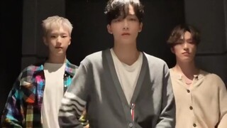 【Seventeen】成员跳最近很火的Jigglejiggle舞蹈~