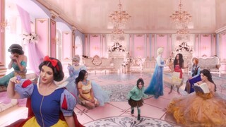 [Cosplay][Wreck-It Ralph 2] Vanellope Breaks Into Disney Princess's Waiting Room