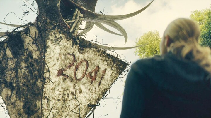 A woman travels to the future, only to witness the world's destruction—7 disasters wipe out 7 billio